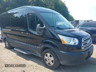2019 Ford Transit Passenger XL with VIN 1FBAX2CG5KKA77205, listed as a IAAI auction lot 40028485 with 89,924 mi miles. Bid and sale history available at carsss.com. Image 1.