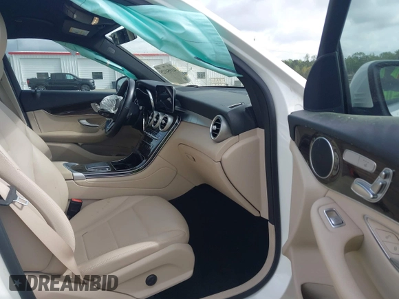 2021 Mercedes-Benz GLC 300 z VIN W1N0G8EBXMF995726, wystawiony jako IAAI lot #41954125 z przebiegiem 90 981 mil mil oraz . Historia ofert i sprzedaży dostępna na DreamBid. Obrazek 5.