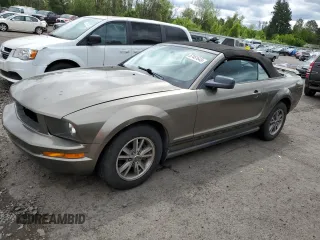 2005 Ford Mustang Deluxe z VIN 1ZVFT84N855174556, wystawiony jako Copart lot #57481645 z przebiegiem 93 408 mil mil oraz Czysty tytuł • Clean title. Historia ofert i sprzedaży dostępna na DreamBid. Obrazek 1.