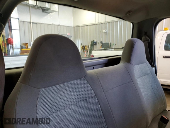 2003 Ford F-150 XL z VIN 2FTRF18W53CA96144, wystawiony jako Copart lot #47589205 z przebiegiem 246 767 mil mil oraz Czysty tytuł • Clean title. Historia ofert i sprzedaży dostępna na DreamBid. Obrazek 10.