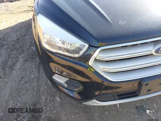 2018 Ford Escape SE z VIN 1FMCU9GD5JUB15259, wystawiony jako IAAI lot #42182040 z przebiegiem 122 194 mil mil oraz . Historia ofert i sprzedaży dostępna na DreamBid. Obrazek 19.