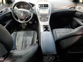 2017 Lincoln MKZ Reserve z VIN 3LN6L5EC6HR643638, wystawiony jako Copart lot #56601365 z przebiegiem 75 446 mil mil oraz Szkoda całkowita • Salvage title. Historia ofert i sprzedaży dostępna na DreamBid. Obrazek 8.