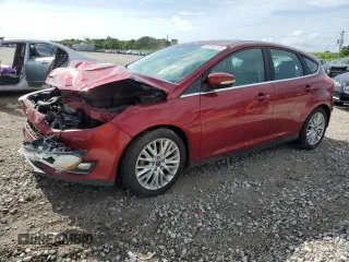 2016 Ford Focus Titanium z VIN 1FADP3N2XGL407427, wystawiony jako Copart lot #60440135 z przebiegiem 121 892 mil mil oraz Szkoda całkowita • Salvage title. Historia ofert i sprzedaży dostępna na DreamBid. Obrazek 1.