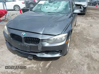 2015 BMW 3 Series 328i xDrive с VIN WBA3B5G52FNS14325, выставлен на аукционе IAAI как лот 42095241 с пробегом 95 726 миль миль и . История ставок и продаж доступна на DreamBid. Изображение 6.