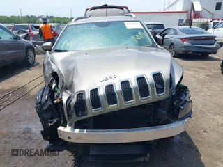 2016 Jeep Cherokee Latitude with VIN 1C4PJMCS3GW251912, listed as a IAAI auction lot 39753032 with 59,401 mi miles. Bid and sale history available at carsss.com. Image 12.