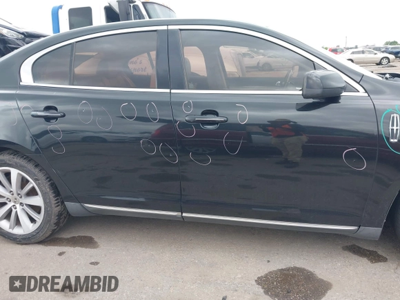 2011 Lincoln MKS z VIN 1LNHL9DRXBG604717, wystawiony jako IAAI lot #42193947 z przebiegiem 239 118 mil mil oraz . Historia ofert i sprzedaży dostępna na DreamBid. Obrazek 13.