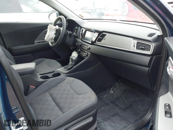 2017 Kia Niro FE with VIN KNDCB3LC1H5093432, listed as a IAAI auction lot 41464983 with 99,516 mi miles. Bid and sale history available at carsss.com. Image 5.