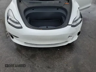 2021 Tesla Model 3 Standard Range Plus z VIN 5YJ3E1EA2MF859832, wystawiony jako Copart lot #56743865 z przebiegiem 77 025 mil mil oraz Nie do naprawy. Historia ofert i sprzedaży dostępna na DreamBid. Obrazek 11.