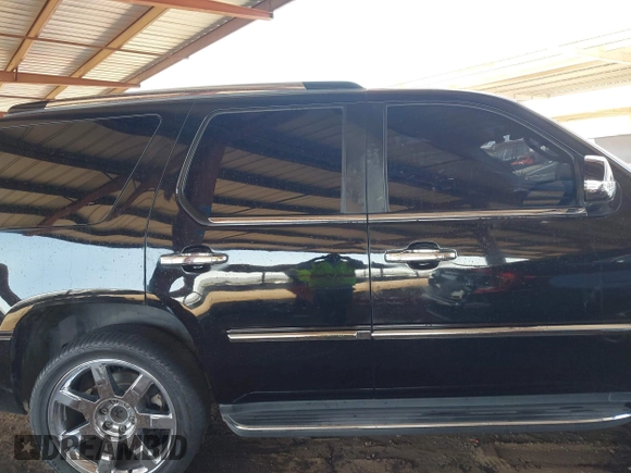 2009 Cadillac Escalade z VIN 1GYFC23269R251960, wystawiony jako IAAI lot #41993963 z przebiegiem 164 055 mil mil oraz . Historia ofert i sprzedaży dostępna na DreamBid. Obrazek 13.