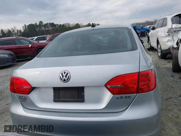 2013 Volkswagen Jetta Sedan SE with VIN 3VWDP7AJ3DM211027, listed as a IAAI auction lot 41849198 with 125,624 mi miles. Bid and sale history available at carsss.com. Image 16.