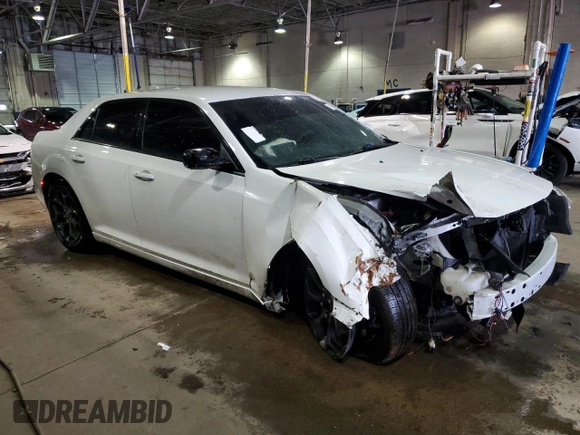2020 Chrysler 300 S with VIN 2C3CCAGG7LH150964, listed as a Copart auction lot 45543495 with 104,812 mi miles and Non Repairable. Bid and sale history available at DreamBid. Image 4.