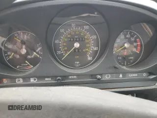 1985 Mercedes-Benz 380 z VIN WDBBA45C3FA030353, wystawiony jako Copart lot #48373455 z przebiegiem 97 471 mil mil oraz Nie do naprawy. Historia ofert i sprzedaży dostępna na DreamBid. Obrazek 9.