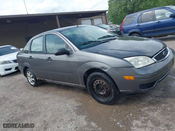 2005 Ford Focus S with VIN 1FAFP34NX5W174164, listed as a IAAI auction lot 41930295 with 295,848 mi miles. Bid and sale history available at carsss.com. Image 1.
