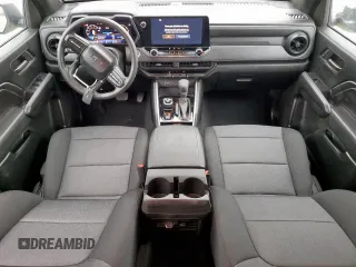 2024 Chevrolet Colorado 4WD Trail Boss z VIN 1GCPTEEK0R1118182, wystawiony jako Copart lot #57775425 z przebiegiem 2 590 mil mil oraz Szkoda całkowita • Salvage title. Historia ofert i sprzedaży dostępna na DreamBid. Obrazek 8.