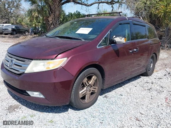 2013 Honda Odyssey Touring with VIN 5FNRL5H96DB037947, listed as a IAAI auction lot 41813910 with 231,920 mi miles. Bid and sale history available at carsss.com. Image 2.