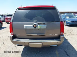 2014 Cadillac Escalade ESV Platinum z VIN 1GYS3KEF2ER211481, wystawiony jako IAAI lot #41880283 z przebiegiem 91 051 mil mil oraz . Historia ofert i sprzedaży dostępna na DreamBid. Obrazek 16.
