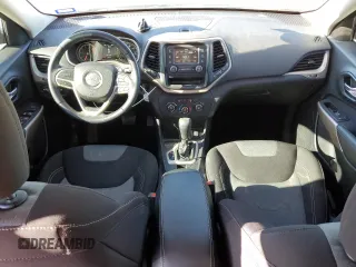 2017 Jeep Cherokee Altitude z VIN 1C4PJLAS0HW578220, wystawiony jako Copart lot #84244064 z przebiegiem 32 618 mil mil oraz Szkoda całkowita • Salvage title. Historia ofert i sprzedaży dostępna na DreamBid. Obrazek 8.