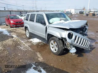 2014 Jeep Patriot Sport z VIN 1C4NJRBB3ED546412, wystawiony jako IAAI lot #41617507 z przebiegiem 174 630 mil mil oraz . Historia ofert i sprzedaży dostępna na DreamBid. Obrazek 1.