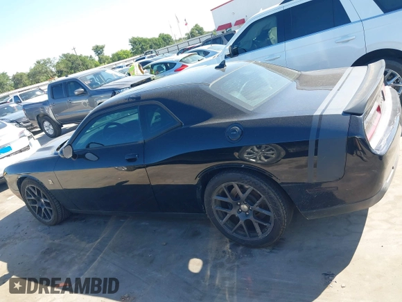2016 Dodge Challenger R/T Scat Pack z VIN 2C3CDZFJ7GH217691, wystawiony jako IAAI lot #42228253 z przebiegiem 120 226 mil mil oraz . Historia ofert i sprzedaży dostępna na DreamBid. Obrazek 14.
