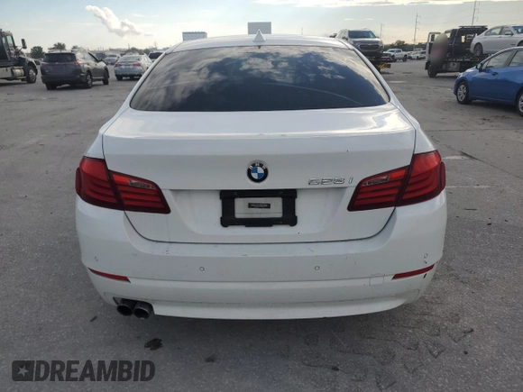 2012 BMW 5 Series 528i xDrive z VIN WBAXH5C50CDW04329, wystawiony jako Copart lot #84813424 z przebiegiem Nie podano mil oraz Szkoda całkowita • Salvage title. Historia ofert i sprzedaży dostępna na DreamBid. Obrazek 6.