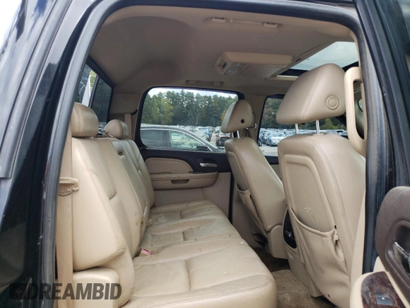 2007 GMC Sierra Denali z VIN 2GTEK638971651761, wystawiony jako Copart lot #73001574 z przebiegiem Nie podano mil oraz Nie do naprawy. Historia ofert i sprzedaży dostępna na DreamBid. Obrazek 10.