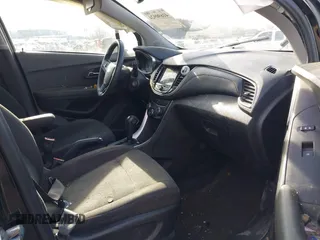 2019 Chevrolet Trax LS with VIN 3GNCJNSB8KL324963, listed as a IAAI auction lot 41690924 with 81,229 mi miles. Bid and sale history available at carsss.com. Image 5.