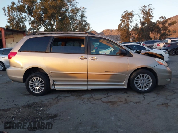 2008 Toyota Sienna XLE with VIN 5TDZK22CX8S186191, listed as a IAAI auction lot 41232329 with 109,103 mi miles. Bid and sale history available at carsss.com. Image 13.