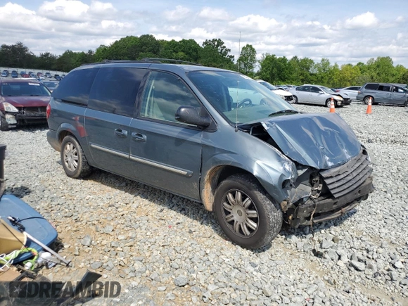 2005 Chrysler Town & Country Touring z VIN 2C4GP54L05R524614, wystawiony jako Copart lot #54941575 z przebiegiem 300 918 mil mil oraz Szkoda całkowita • Salvage title. Historia ofert i sprzedaży dostępna na DreamBid. Obrazek 4.
