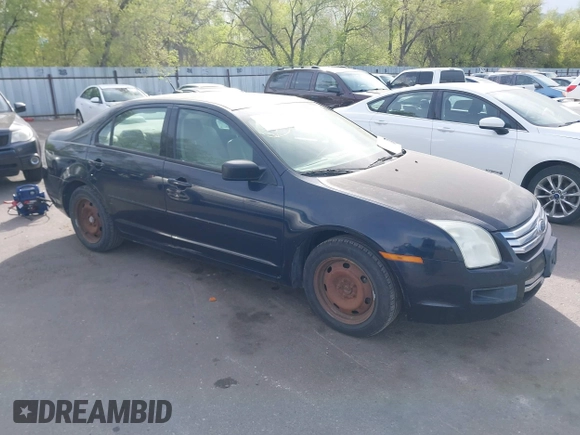 2008 Ford Fusion S with VIN 3FAHP06ZX8R270083, listed as a IAAI auction lot 42086056 with 174,031 mi miles. Bid and sale history available at carsss.com. Image 1.
