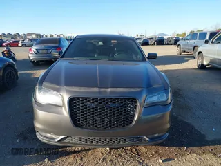 2018 Chrysler 300 with VIN 2C3CCABG5JH214228, listed as a IAAI auction lot 41647033 with 133,224 mi miles. Bid and sale history available at carsss.com. Image 12.
