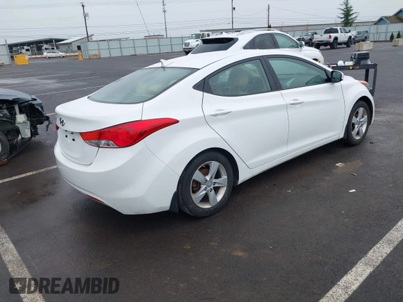2013 Hyundai Elantra Limited z VIN 5NPDH4AEXDH423558, wystawiony jako IAAI lot #41764640 z przebiegiem 121 331 mil mil oraz . Historia ofert i sprzedaży dostępna na DreamBid. Obrazek 4.