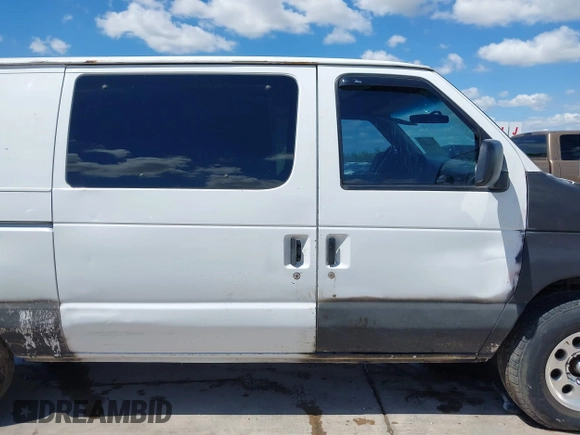 1998 Ford Econoline Cargo z VIN 1FTPE24L0WHA26141, wystawiony jako IAAI lot #42222412 z przebiegiem 345 331 mil mil oraz . Historia ofert i sprzedaży dostępna na DreamBid. Obrazek 13.