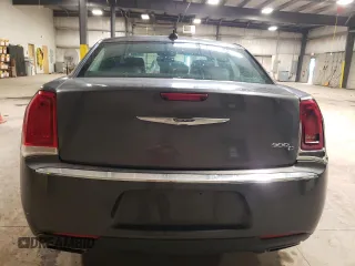 2016 Chrysler 300 C z VIN 2C3CCAEGXGH358121, wystawiony jako Copart lot #60078274 z przebiegiem 168 651 mil mil oraz Czysty tytuł • Clean title. Historia ofert i sprzedaży dostępna na DreamBid. Obrazek 6.