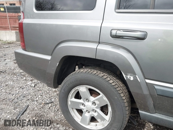 2008 Jeep Commander Sport with VIN 1J8HG48K98C135234, listed as a IAAI auction lot 41920183 with 247,452 mi miles. Bid and sale history available at carsss.com. Image 14.