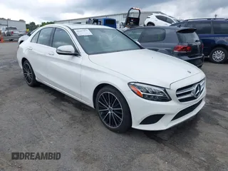 2019 Mercedes-Benz C 300 z VIN 55SWF8DB1KU285801, wystawiony jako IAAI lot #42267937 z przebiegiem 94 941 mil mil oraz . Historia ofert i sprzedaży dostępna na DreamBid. Obrazek 1.