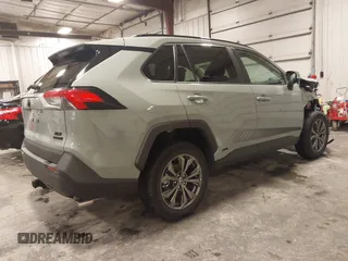 2023 Toyota RAV4 Hybrid XLE Premium z VIN 4T3B6RFV0PU118506, wystawiony jako IAAI lot #41972785 z przebiegiem 16 496 mil mil oraz . Historia ofert i sprzedaży dostępna na DreamBid. Obrazek 4.