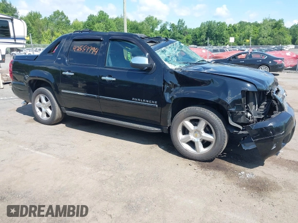 2012 Chevrolet Avalanche LTZ z VIN 3GNTKGE73CG110781, wystawiony jako IAAI lot #42557794 z przebiegiem 146 575 mil mil oraz . Historia ofert i sprzedaży dostępna na DreamBid. Obrazek 14.