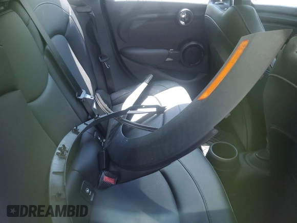 2015 MINI Hardtop 4 Door z VIN WMWXS5C53FT833759, wystawiony jako Copart lot #62146775 z przebiegiem Nie podano mil oraz Czysty tytuł • Clean title. Historia ofert i sprzedaży dostępna na DreamBid. Obrazek 10.