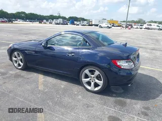 2013 Mercedes-Benz SLK 350 z VIN WDDPK5HA8DF054593, wystawiony jako IAAI lot #41821009 z przebiegiem 148 571 mil mil oraz . Historia ofert i sprzedaży dostępna na DreamBid. Obrazek 3.