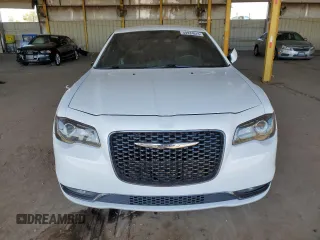 2019 Chrysler 300 S with VIN 2C3CCABG5KH539396, listed as a Copart auction lot 50924075 with 104,164 mi miles and Salvage Title. Bid and sale history available at DreamBid. Image 5.