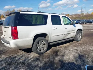 2008 GMC Yukon XL SLT 4SB z VIN 1GKFK16308R106715, wystawiony jako IAAI lot #40669557 z przebiegiem 268 028 mil mil oraz . Historia ofert i sprzedaży dostępna na DreamBid. Obrazek 4.