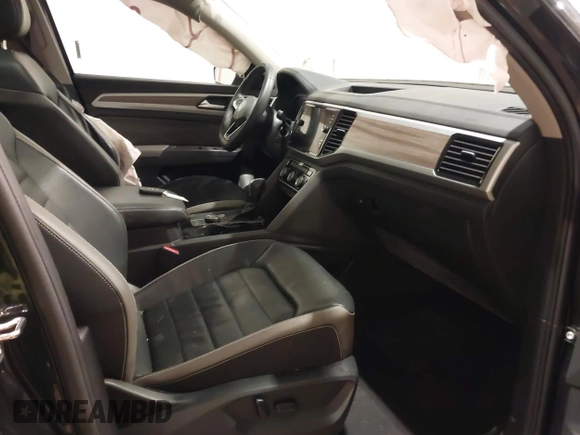 2021 Volkswagen Atlas SEL Premium z VIN 1V2TR2CAXMC577785, wystawiony jako IAAI lot #41613198 z przebiegiem 81 712 mil mil oraz . Historia ofert i sprzedaży dostępna na DreamBid. Obrazek 5.