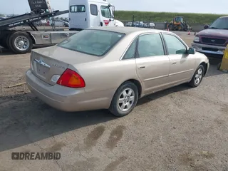 2001 Toyota Avalon XL w/Bucket Seats with VIN 4T1BF28B61U131772, listed as a IAAI auction lot 42039204 with Not Provided miles. Bid and sale history available at carsss.com. Image 4.