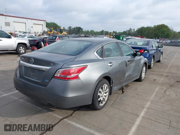2014 Nissan Altima S with VIN 1N4AL3AP5EC404061, listed as a IAAI auction lot 41965252 with 121,049 mi miles and . Bid and sale history available at carsss.com. Image 4.