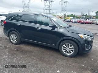 2017 Kia Sorento LX z VIN 5XYPGDA53HG320799, wystawiony jako IAAI lot #42381983 z przebiegiem 170 054 mil mil oraz . Historia ofert i sprzedaży dostępna na DreamBid. Obrazek 1.