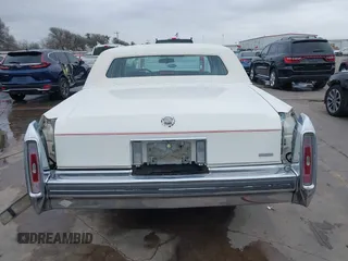 1991 Cadillac Brougham z VIN 1G6DW5470MR718950, wystawiony jako IAAI lot #41726864 z przebiegiem 207 324 mil mil oraz . Historia ofert i sprzedaży dostępna na DreamBid. Obrazek 21.