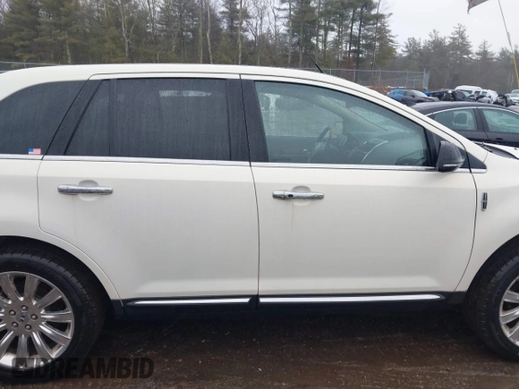 2013 Lincoln MKX with VIN 2LMDJ8JK8DBL23732, listed as a IAAI auction lot 41670920 with 103,782 mi miles. Bid and sale history available at carsss.com. Image 13.