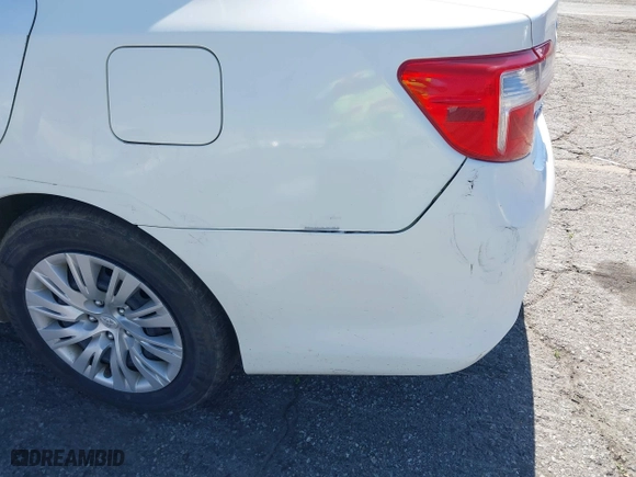 2014 Toyota Camry Hybrid LE with VIN 4T1BD1FK5EU135465, listed as a IAAI auction lot 41713264 with 158,750 mi miles. Bid and sale history available at carsss.com. Image 20.