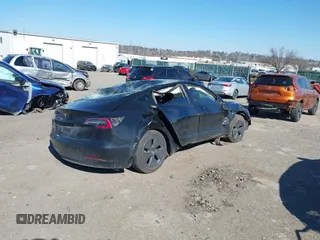 2021 Tesla Model 3 Standard Range Plus z VIN 5YJ3E1EA1MF059829, wystawiony jako IAAI lot #41700782 z przebiegiem 36 813 mil mil oraz . Historia ofert i sprzedaży dostępna na DreamBid. Obrazek 4.