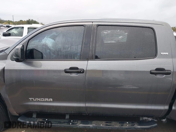 2014 Toyota Tundra SR5 z VIN 5TFEM5F16EX082421, wystawiony jako IAAI lot #40735426 z przebiegiem 173 005 mil mil oraz . Historia ofert i sprzedaży dostępna na DreamBid. Obrazek 13.